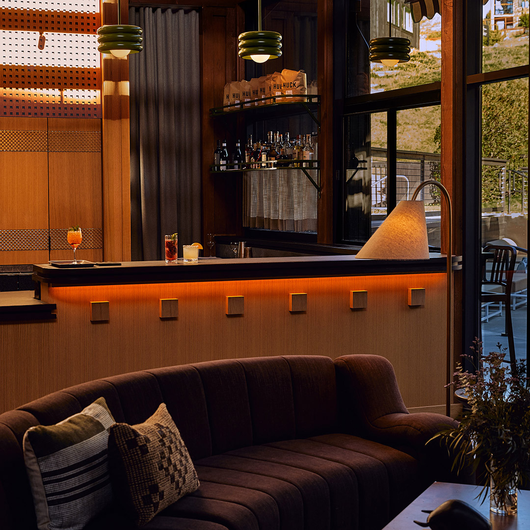 Mountainside Bar & Cafe