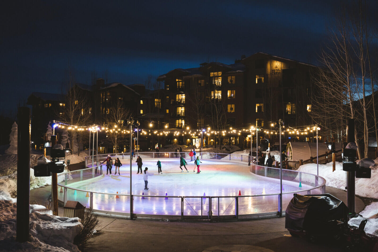 winter_iceskating_JHMR_JHMR_Shelesky-1600x1067