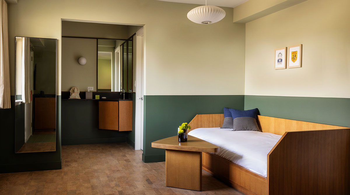 Deluxe King Room TRM Rooms KingSuite Desktop 5