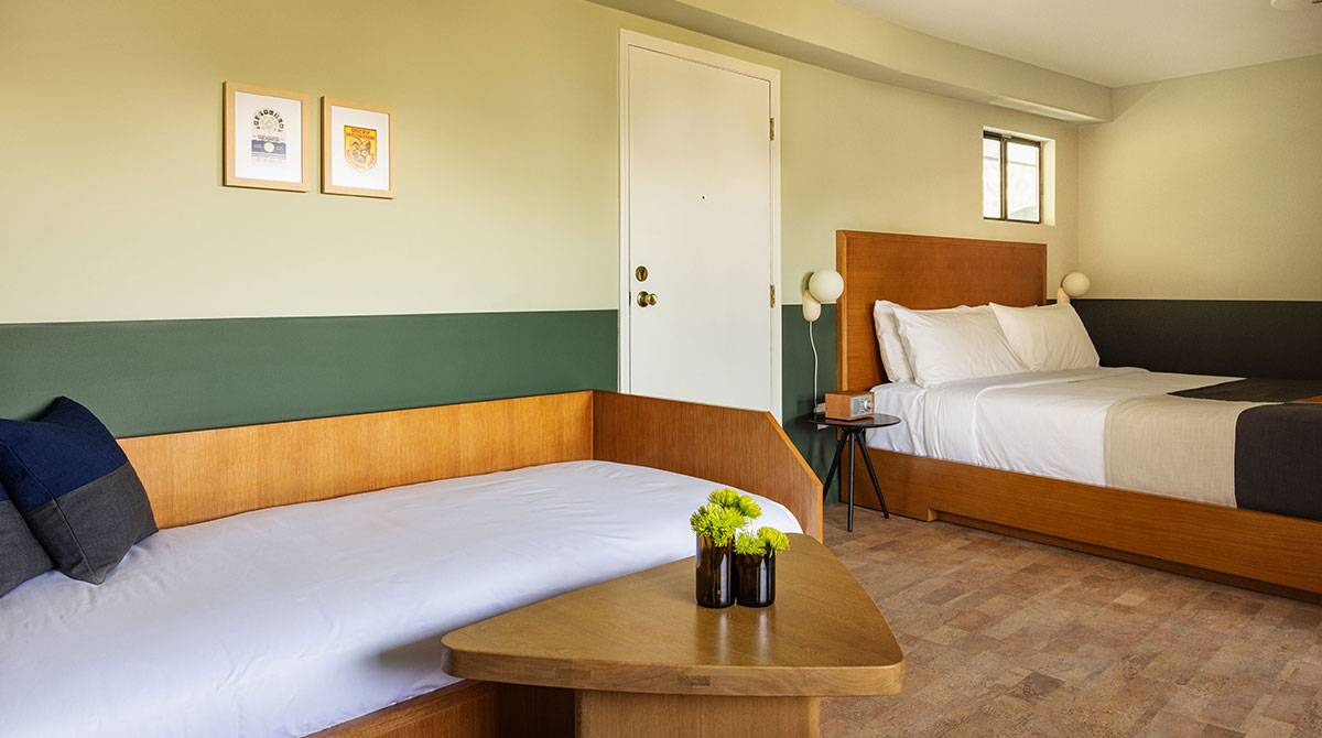 Deluxe King Room TRM Rooms KingSuite Desktop 8